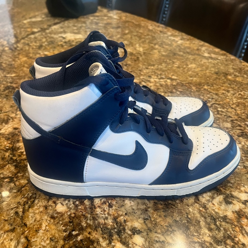 Nike dunks size 6Y